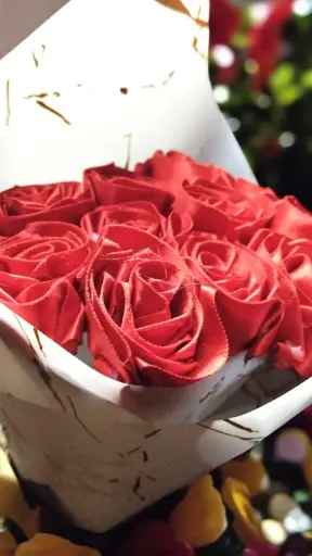 Customized Artificial Red Rose Bouquets